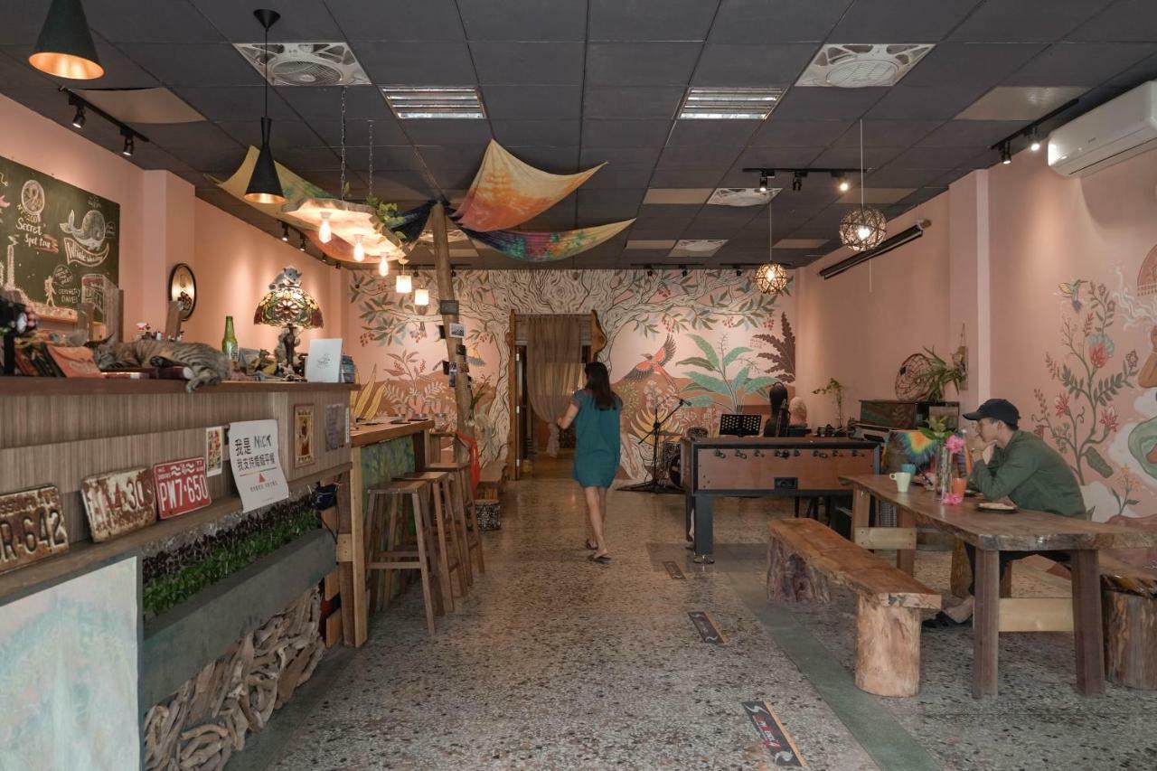 Dulan The Travel Bug Bistro Inn Donghe Exterior foto